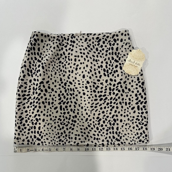 Altar'd State Women's Dotted  Cream and Black Skirt - Size S - NEW With Tags. - Picture 7 of 9